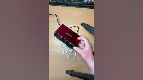 Focusrite Scarlett Solo into 2 headphones (without headphone amp!)