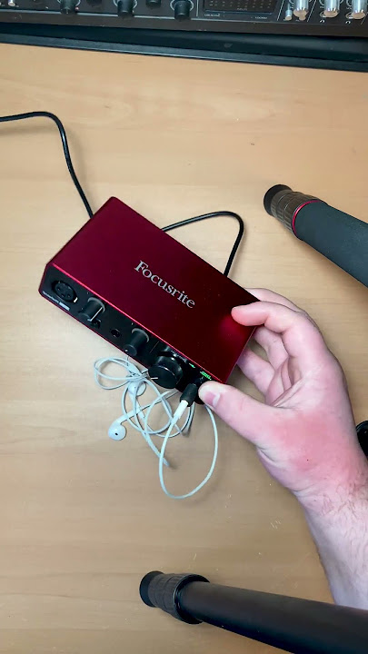 Focusrite Scarlett Solo into 2 headphones (without headphone amp!)