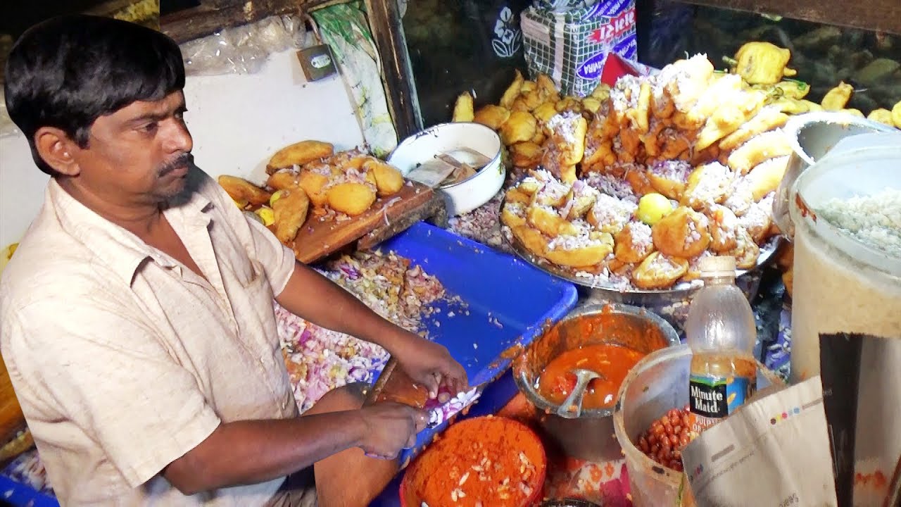 Garma Garam Masala Mirapakaya Bajji / Muntha Masala / Mirchi Bajji @ 20 rs Only | Indian Street Food | Street Food Catalog
