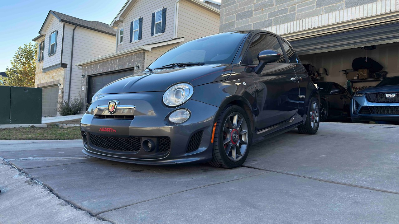 Обзор Fiat Abarth 2015 года (ЛУЧШИЙ АВТОМОБИЛЬ ДО 10 000 ДОЛЛАРОВ)