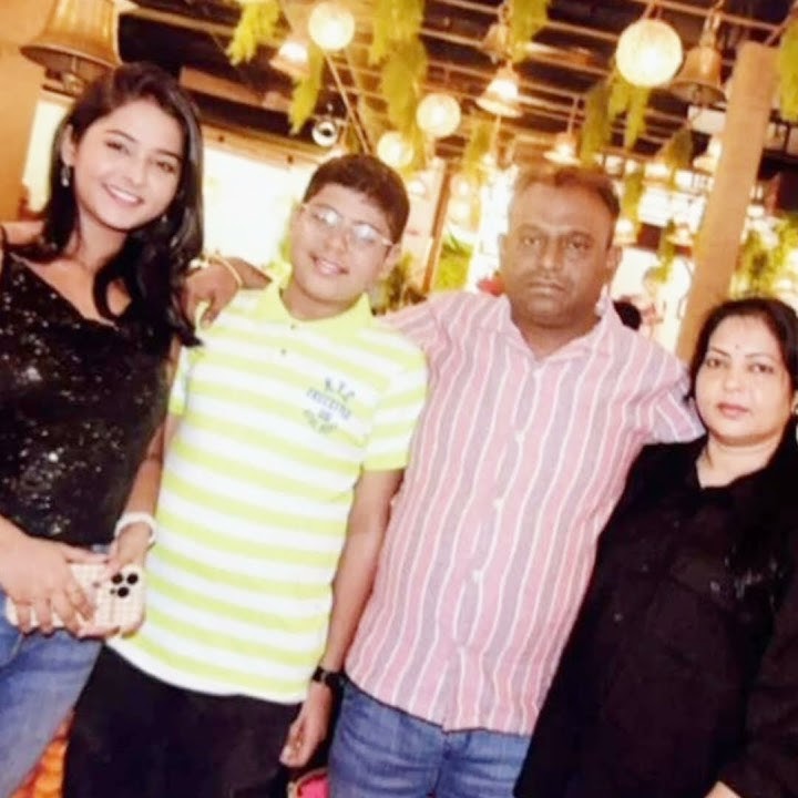 Malli Serial Actress Bhavana Lasya (Malli) with her Family Latest Unseen Beautiful Photo