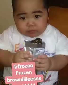 Tatan (jr sugianto) cobain makan FROZOO