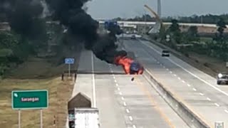 viral, Video Mobil Terbakar Di Tol Madiun