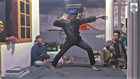 Ngibing pencak silat