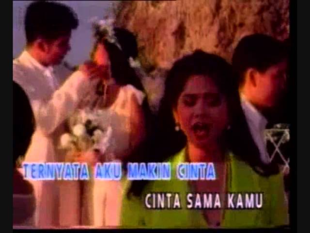 AKU MAKIN CINTA - Vina Panduwinata (Original VidClip 1996) class=