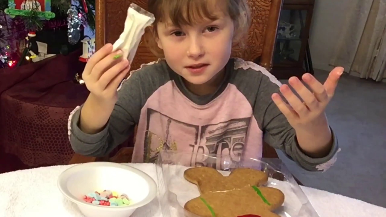ASMR Gingerbread Cookie Decorating/Rori
