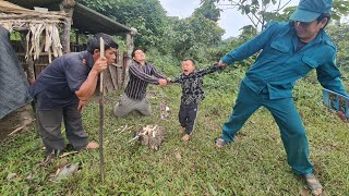 Download Lagu The militiaman came to help the landlord collect money and take the boy to school. MP3 Download Lagu The militiaman came to help the landlord collect money and take the boy to school. MP3