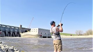 Fishing One of the Largest Dams in Iowa!! (Big fish)