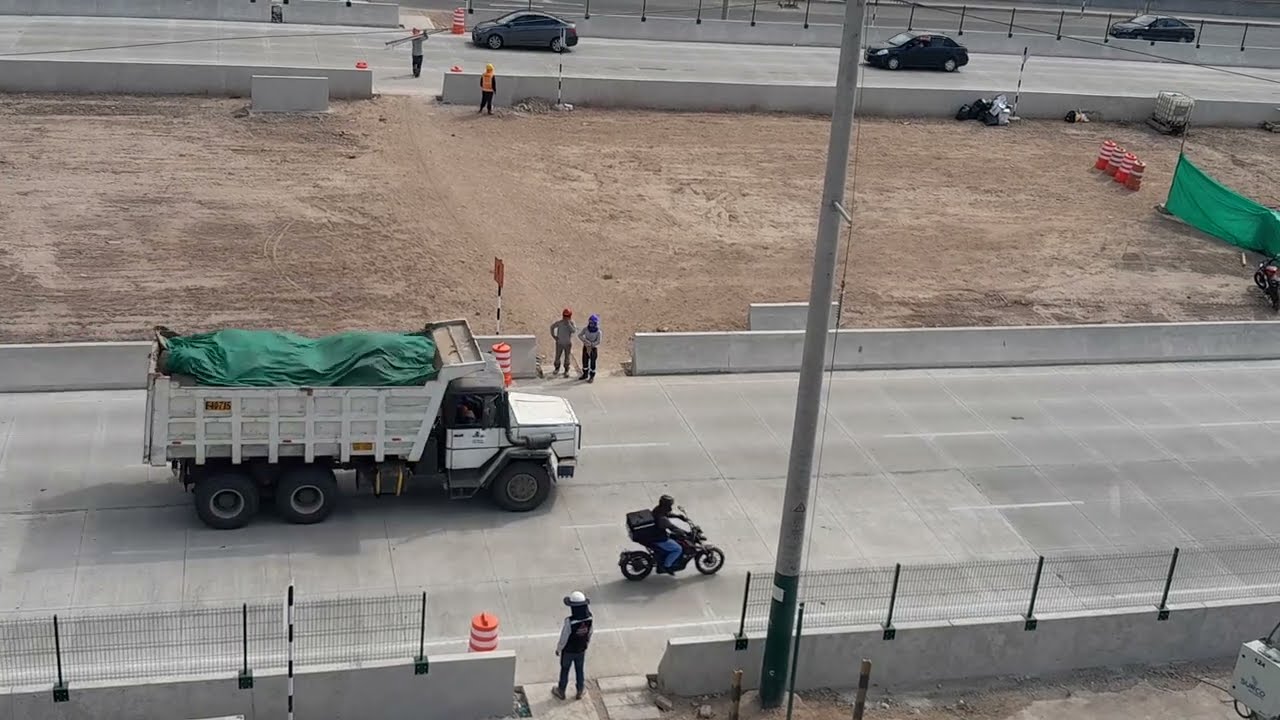 Construcción de Puente en la Vía Expresa Sur ( Santiago Surco)