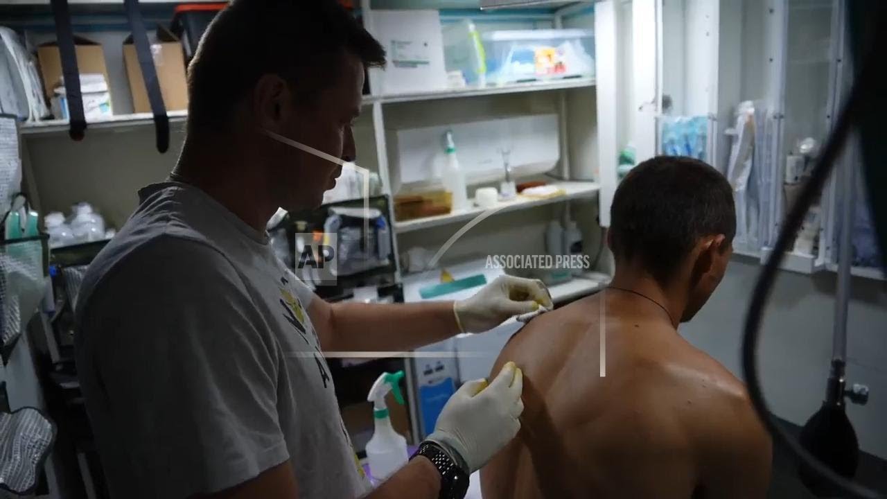 Ukrainian soldiers treated for injuries suffered in Russian FPV drone ...