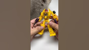 Transformers Legacy Dragstrip – He Came to Race… and Complain!