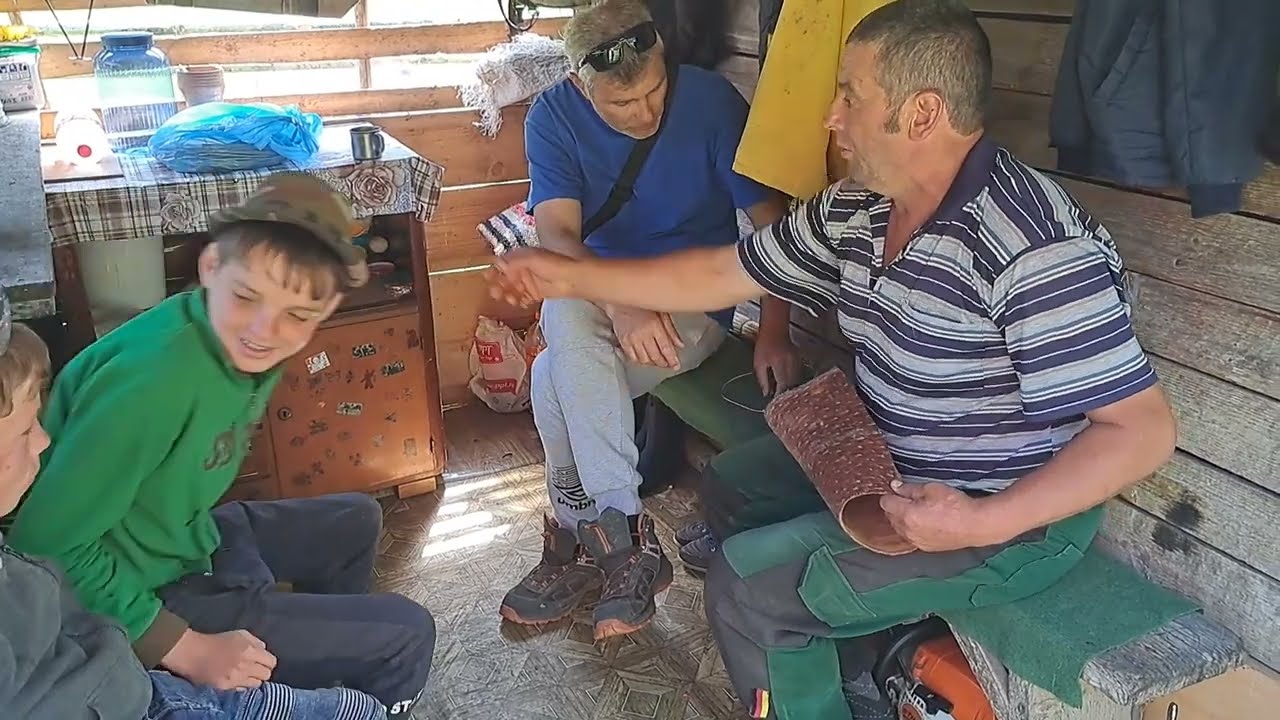 A Gyimesekben még hagyományosan tárolják a BIO élelmiszereket! Gyárfás mutatja meg a túró bevarrását