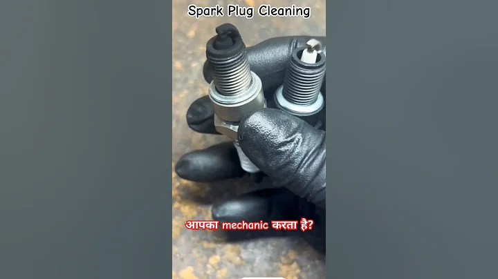 Spark Plug Clean ऐसे होता #shorts #spark #bike #mechanic #service