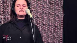 Madeleine Peyroux - "Take These Chains" (Live at WFUV) chords