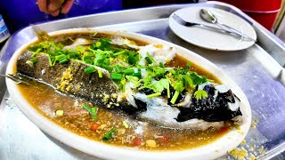 Malaysia Food Stalls! The Best Steamed Fish Head at Sri Rampai | Restoran Siang Weng 蒸鱼头