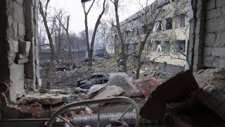 Guerre en Ukraine : à Marioupol,  5.000 personnes enterrées, 5.000 sous les décombres