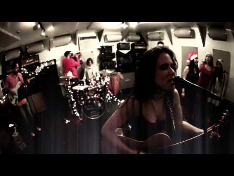 "Christmas (Baby please come home)" - Andi Rae & t...