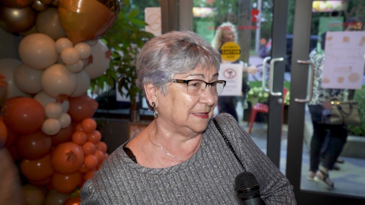 Një kafe shqiptare në Toronto - një qendër e vogël komunitare. Një tjetër organizim nga Edlira Çini.