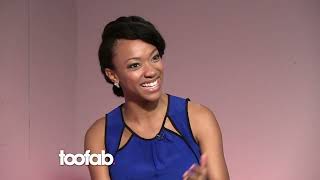 Walking Dead Star Sonequa Martin Green Still Trying to be a Badass During Pregnancy!