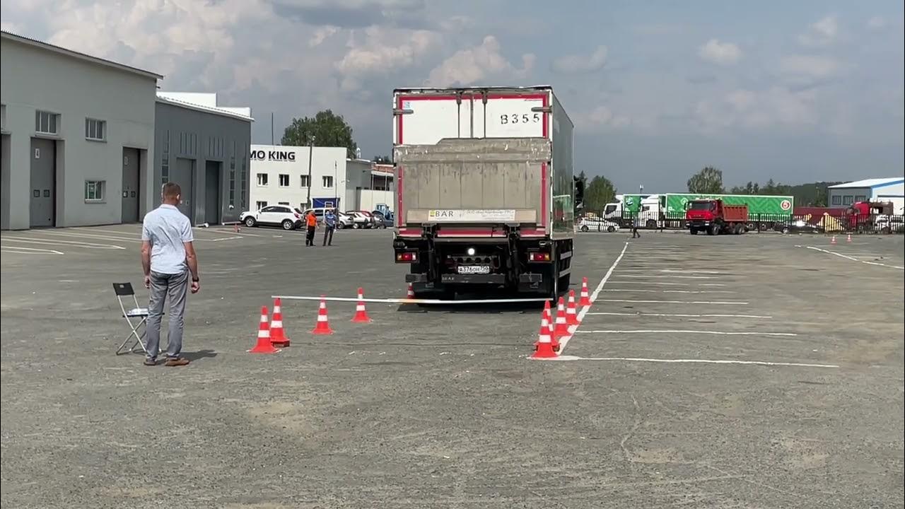 тягач с цистерной. Freightliner 108sd. X5 transport. X5 transport. Iveco x5 logistic.