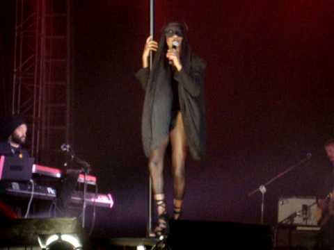 Grace Jones - Strange Open'er 2010