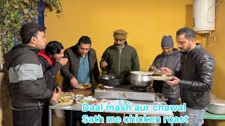 Daal mash aur chawal Sath me chicken roast |