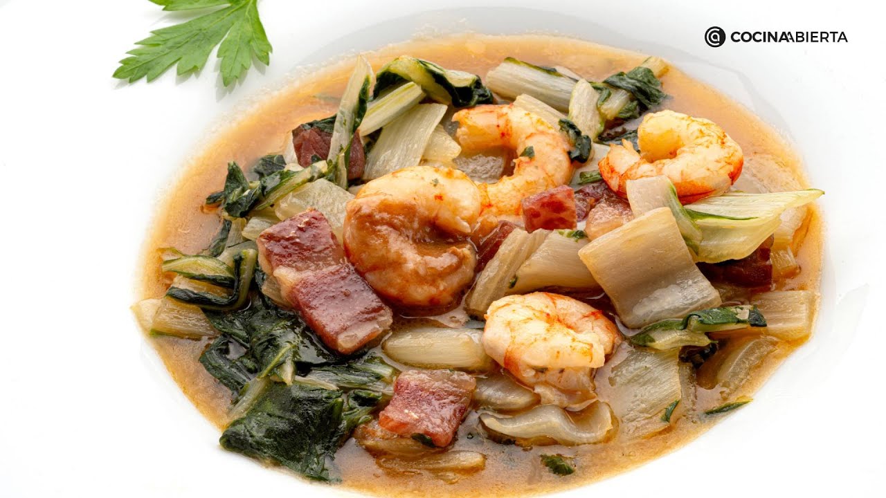 Salteado de acelgas con gambas y jamón, una receta saludable en pocos minutos