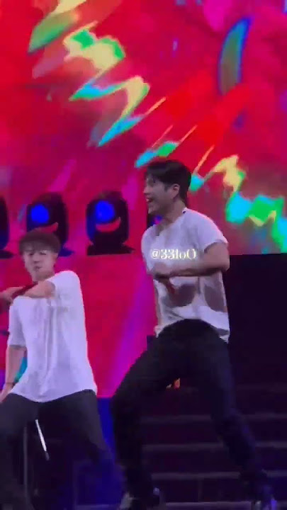 June almost drop his mic and he laughing🤣🤣 #ikon #ikonconcertinthailand