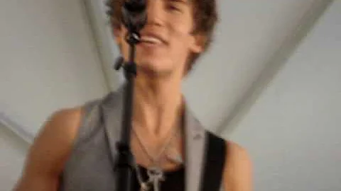 Push Play "Covergirl"