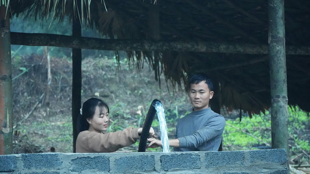 Двойная радость: Тханг и Нхи наконец-то получили источник воды, о котором всегда мечтали.