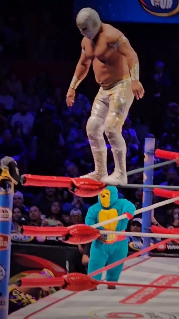 Vuelo de Místico en la Arena México