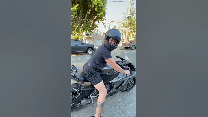 Yamaha R6 w M4 exhaust