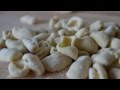 Ricetta i raschiatelli lucani pasta fresca  aglio in camicia