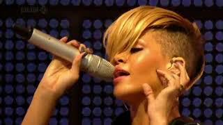 Rihanna - Te Amo - Live at BBC Radio 1's Big Weekend