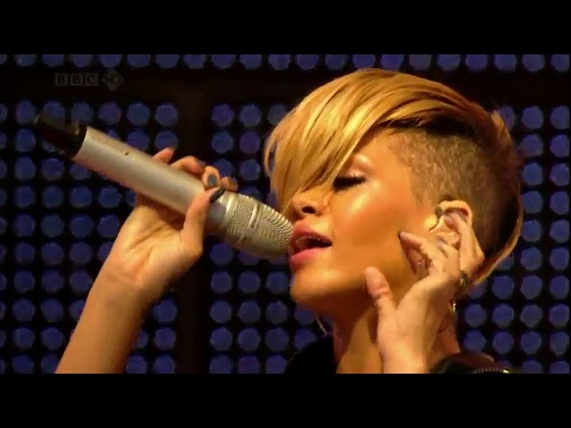 Rihanna - Te Amo - Live at BBC Radio 1's Big Weekend