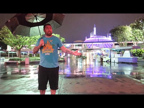 Closing Out Disney’s Magic Kingdom in Rainstorm - Empty Tomorrowland / Stretchroom & New Sunken Boat
