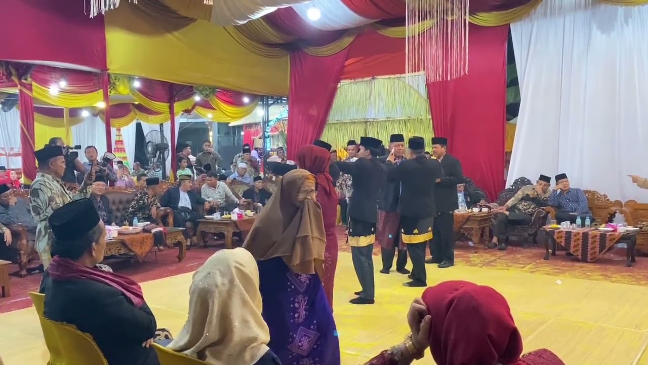 Onang onang tor tor marsada ina,Tolu simanjujung