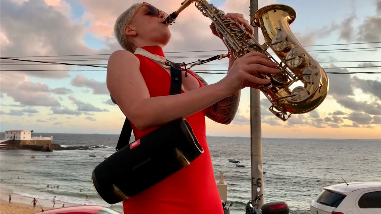 Joko Magic Live Saxophone ‚Blow your Mind‘ by Chris Brown and Davido in Brazil, Salvador