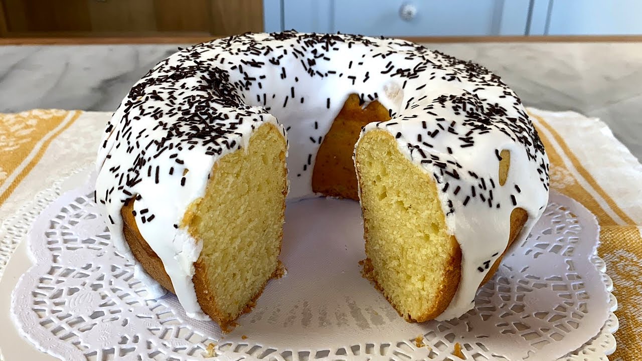 Ciambellone allo Yogurt con Glassa al Limone | Morbido e Profumato - Yogurt Cake with Lemon Glaze