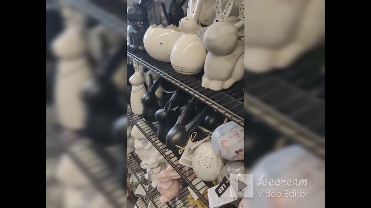 Магазин с фарфоровыми безделушками. Зайцы на все случаи жизни..