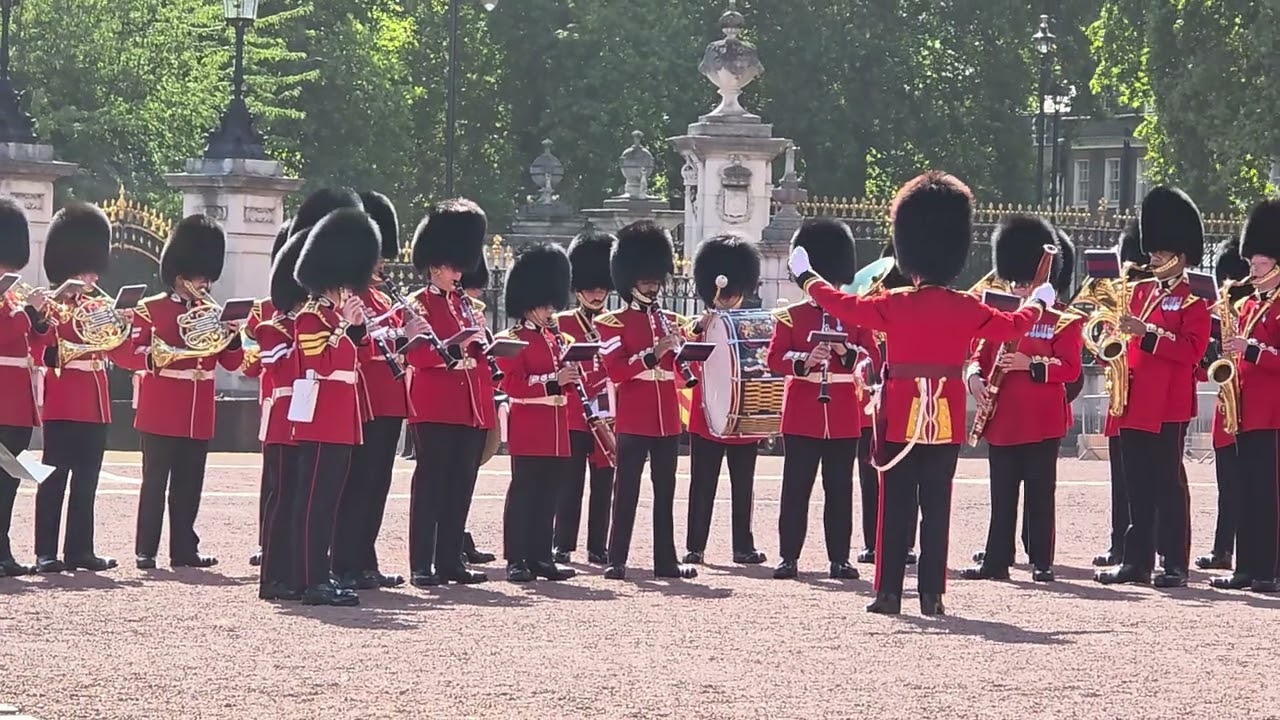 250922_영국 버킹엄궁 근위병 교대식_케데헌 골든