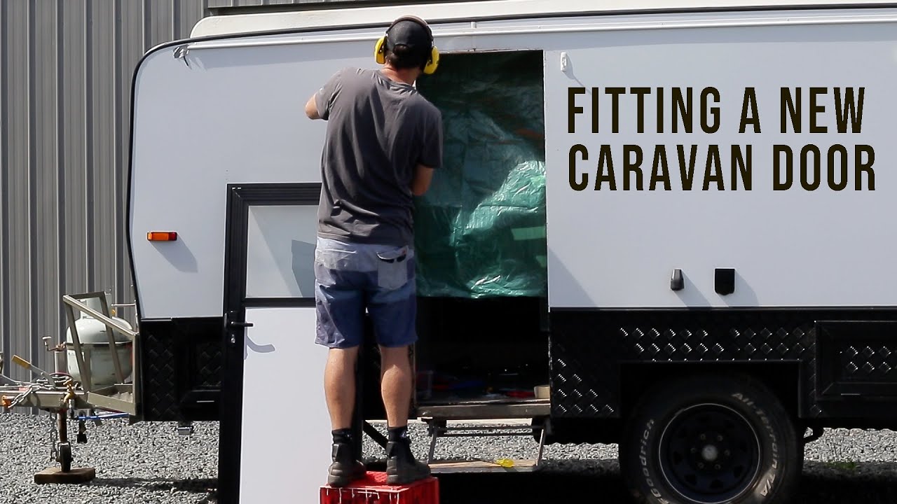 Fitting a New Door on the Old Caravan - Renovation / Remodel