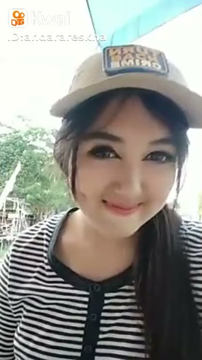 Story wa senyuman manis cewek cantik banget