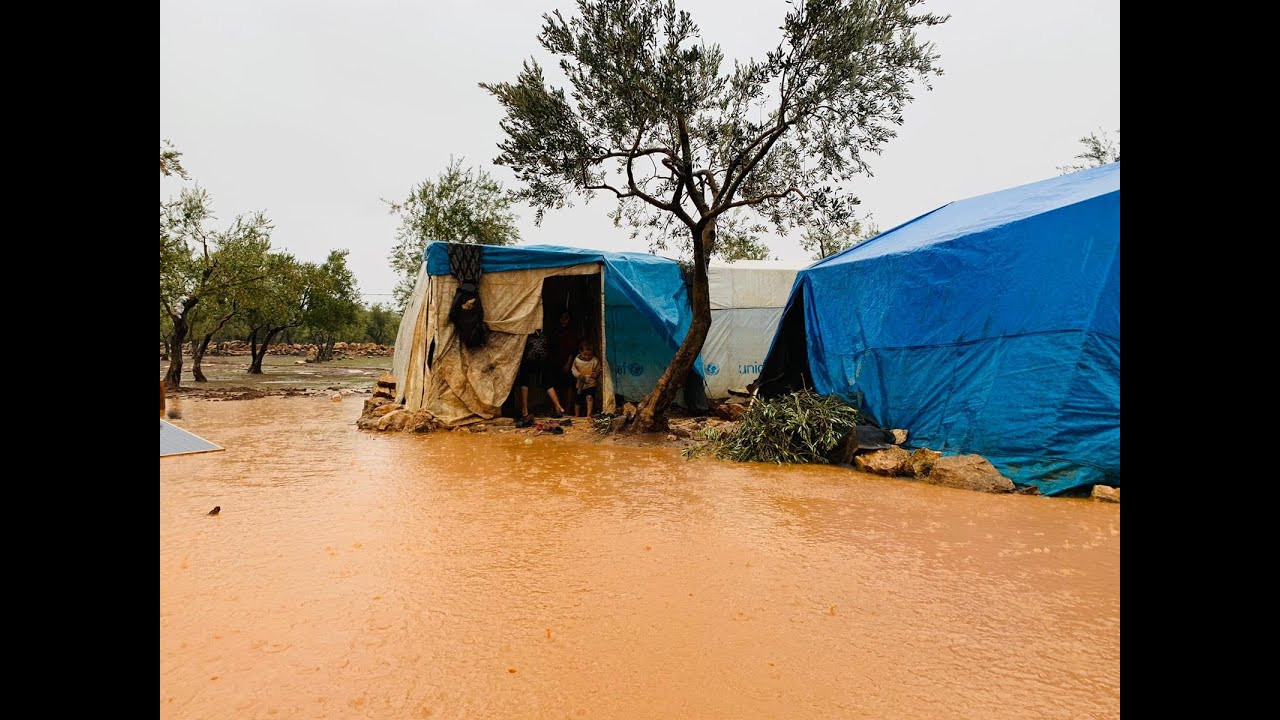 مخيم العامرية بكفريحمول يعاني من أضرار العاصفة المطرية