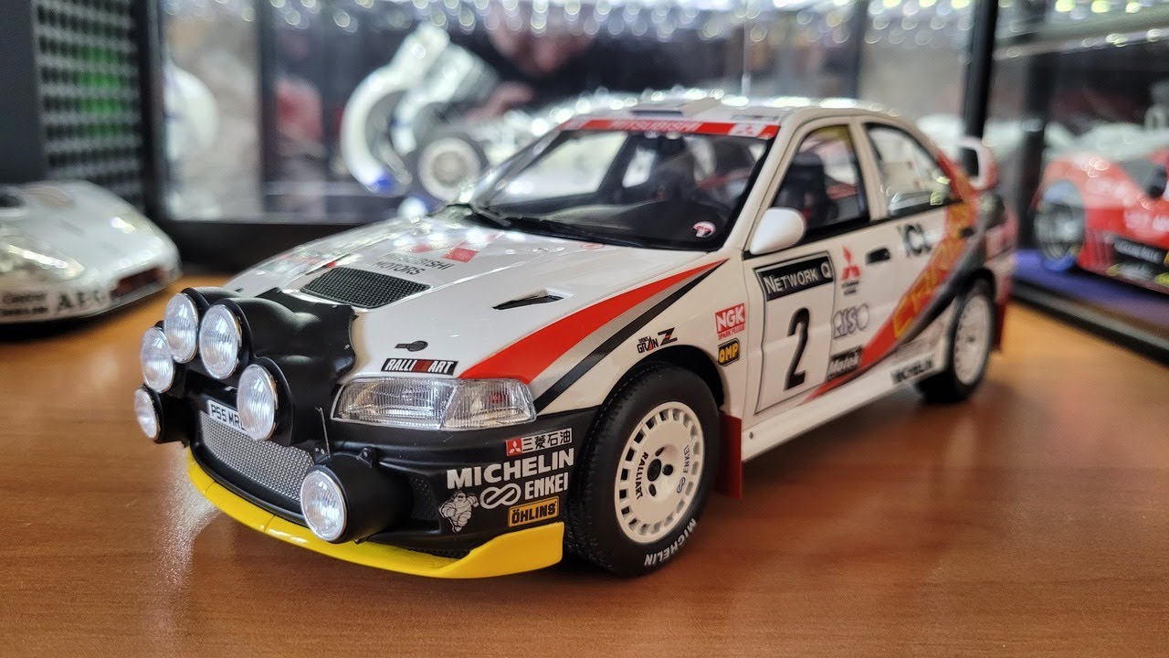 Mitsubishi Carisma GT Evo IV 1997 1:18 OTTO - YouTube