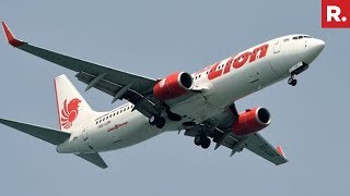 Download lagu Minutes After Takeoff, Indonesian Flight Lion Air Crashes Into Sea