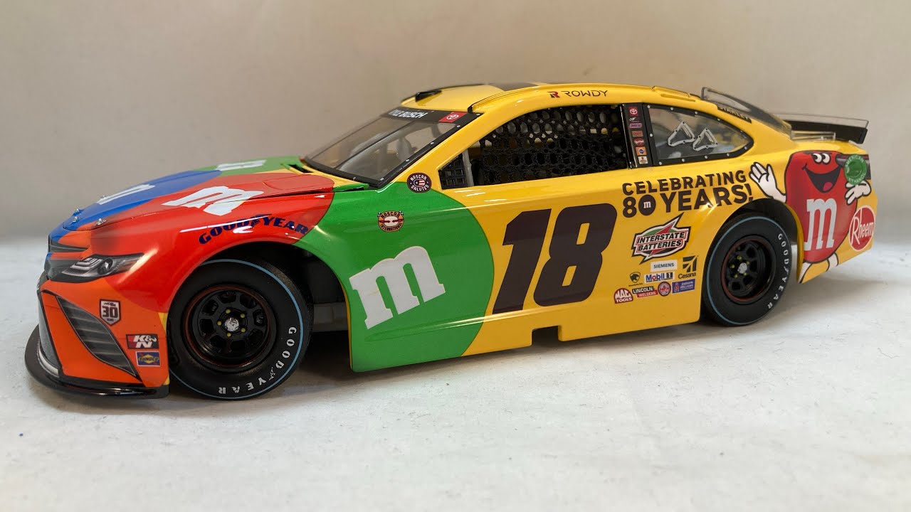 ミニカー Lionel Racing 2016 Race Winner #18 M&M's Lionel Racing Kyle Busch #18 M&M's 2016 Toyota Camry NASCAR