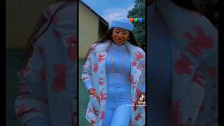 Best Actress Momee Gombe