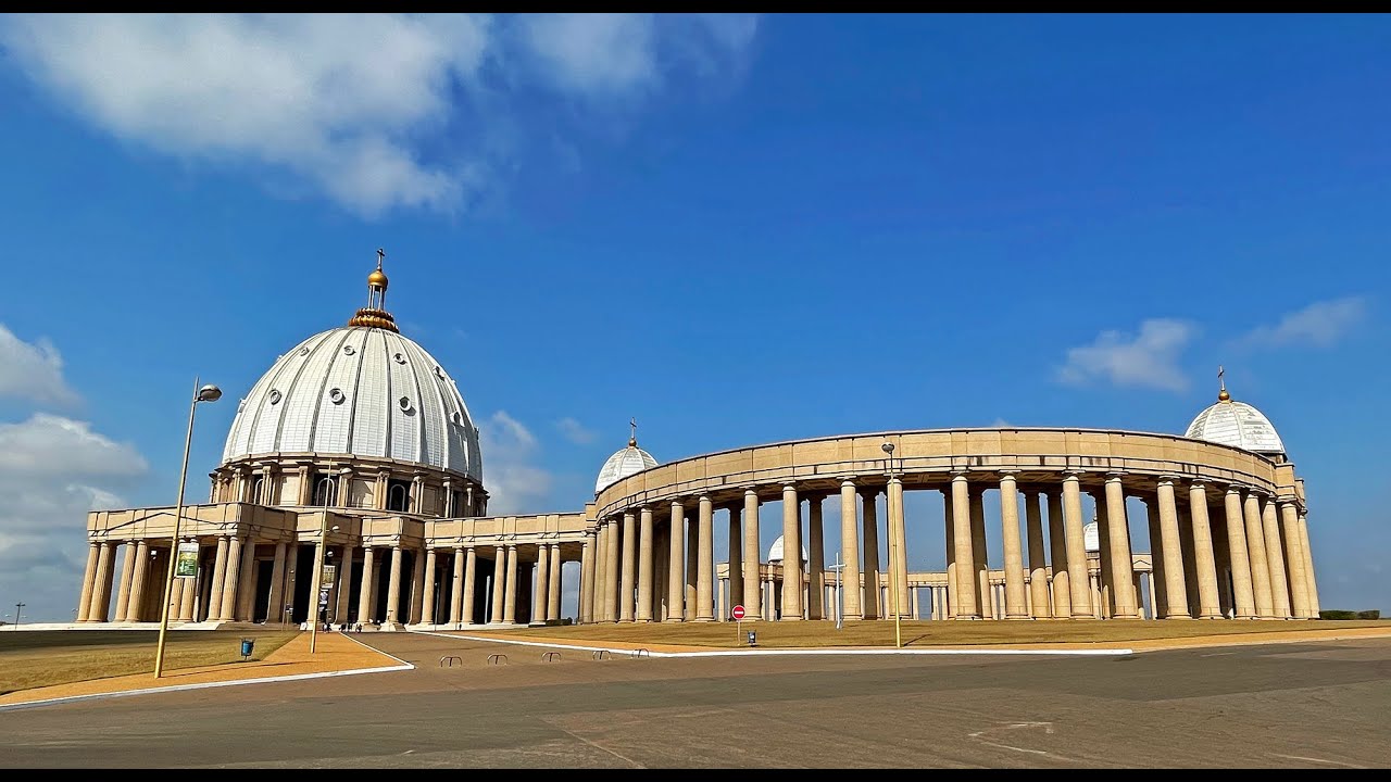 Basilique de Notre Dame de la Paix de Yamoussoukro, the largest church