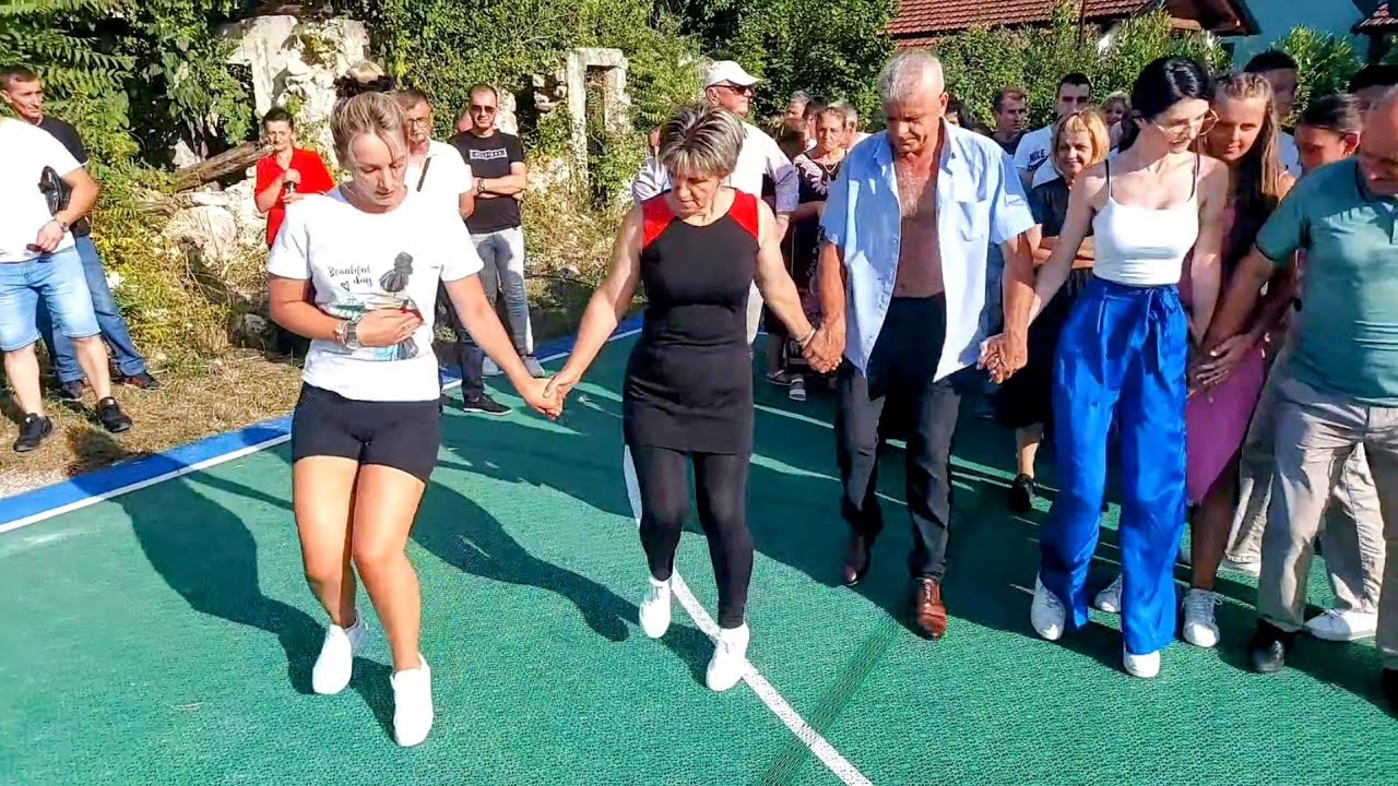 Kolo za Anidu i mamu Vahidu - Glavatičevo Teferič 27.08.2023. - Amko Bend.